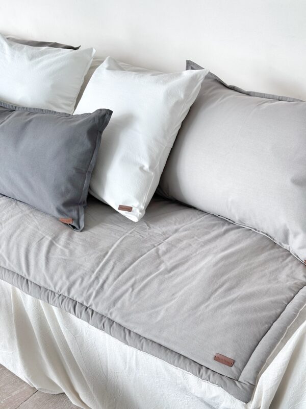 Pillow reversible